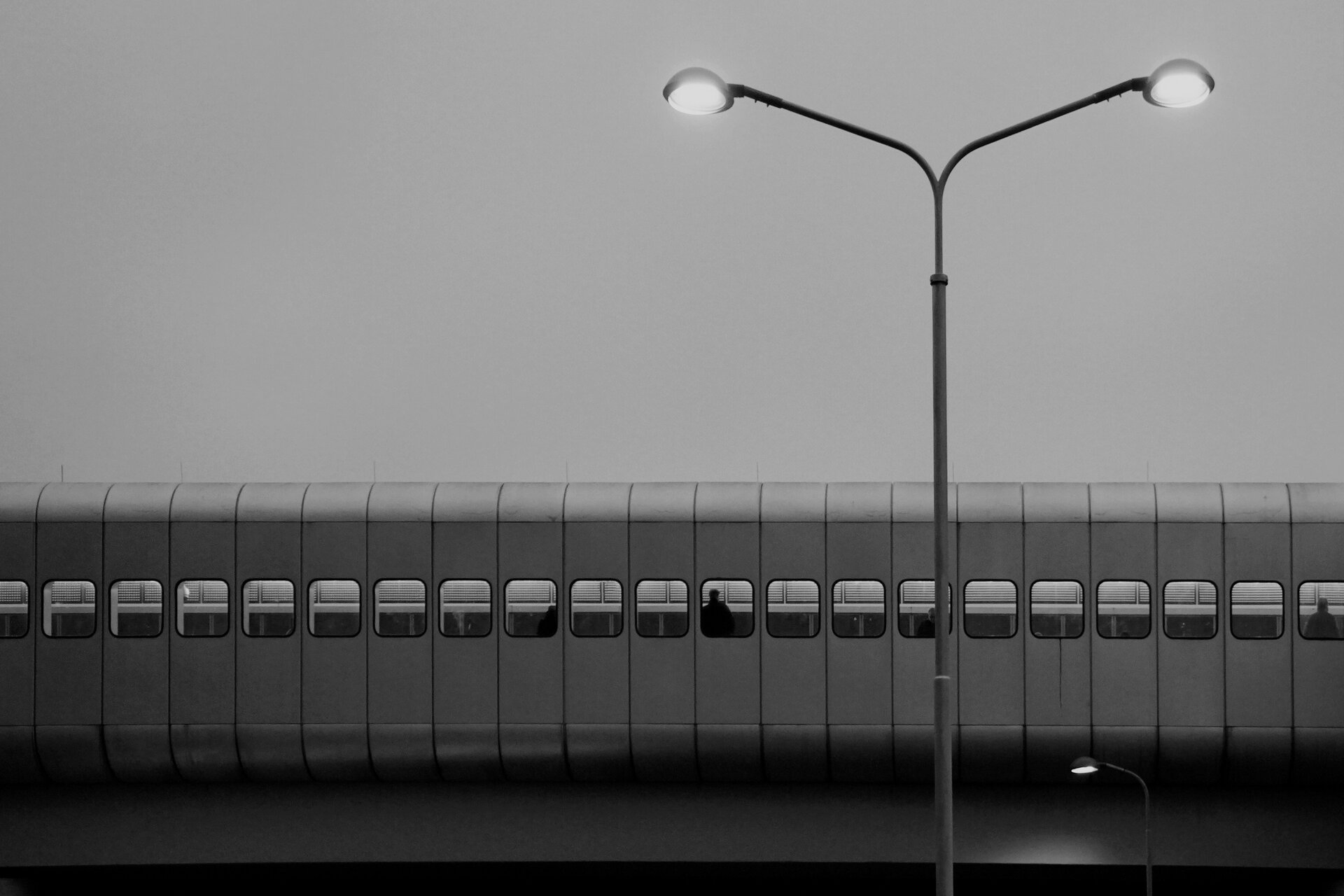 Между пристигането и тръгването от Marina Nizamska - marinizam