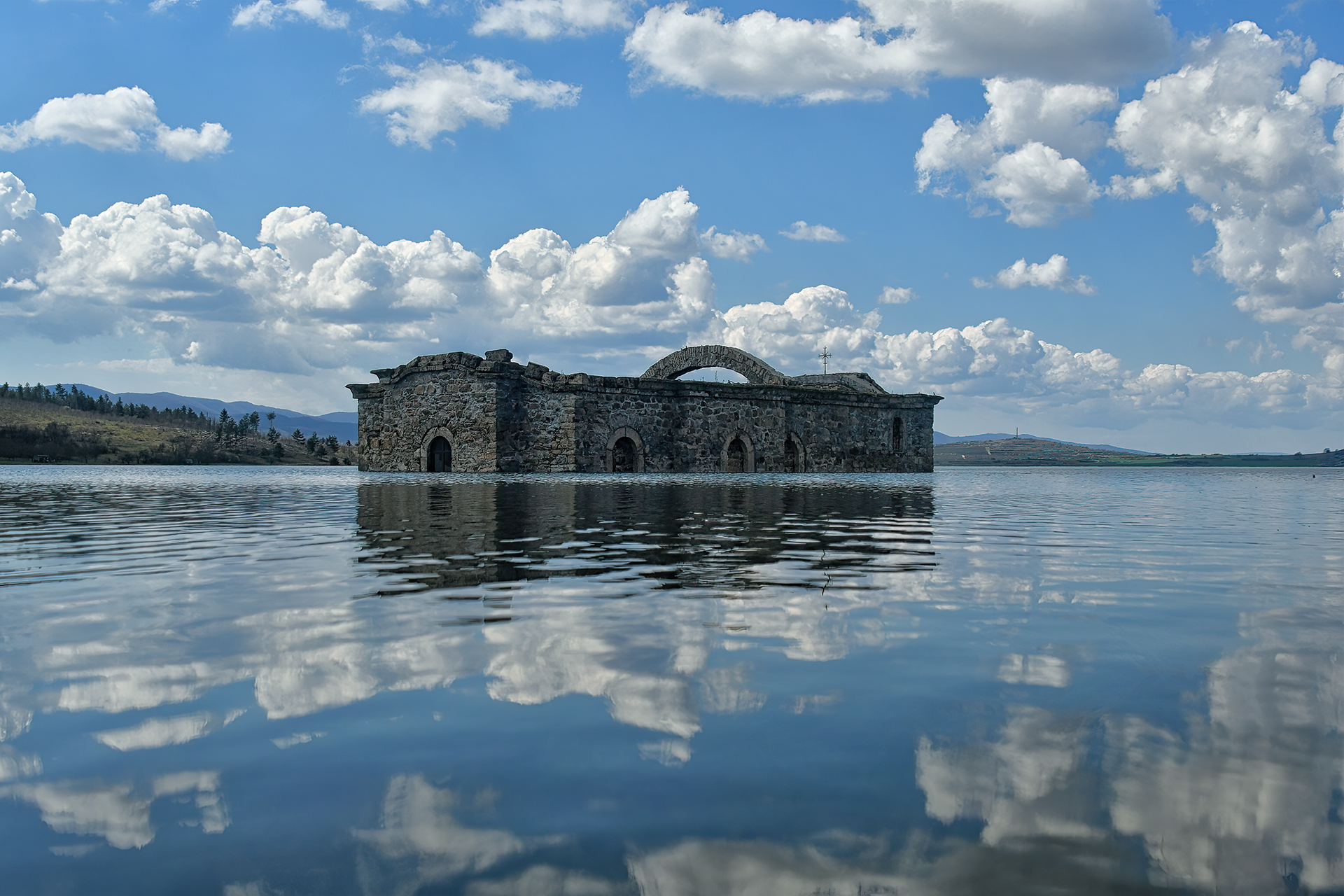 Огледалото на забравата – Жребчево