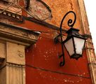 Стария фенер на старата къща от старата улица в стария град ; comments:19