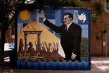 Президентът Мубарак поздравява древните египтяни (стена на къща в Луксор) ; Коментари:4