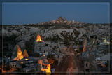 Малко преди изгрев слънце над градчето Гьореме, историческата област Кападокия, Турция. ; comments:13