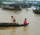 игриви деца, плаващо село, Камбоджа ; comments:27