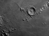 Много стария лунен кратер Stadius и младия кратер Eratosthenes ; comments:10