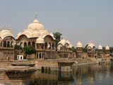 Kusum Sarovara, Govardhan, India ; comments:9