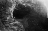 Входа на "Темната дупка" край Лакатник ; comments:5