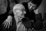 Дядо Дочко приема поздрави от дъщеря си за 100 годишният си рожден ден ; comments:14