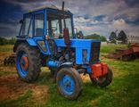 Синият трактор ; comments:2