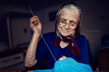 Баба Мика шие жилетчица на пра-внука си. ; comments:14