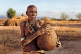 Възрастна жена от племето Каро. ; comments:59