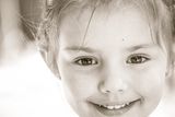 Чистото излъчване и естествена красота на детската усмивка ; comments:7