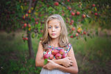 Мома с ябълки ; Коментари:11