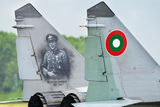 Поручик Неделчо Бончев на левия вертикален стабилизатор на МиГ-29 - още една мечта по малко! ; Коментари:11