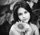 Черно-бял портрет със слънчоглед ; comments:26