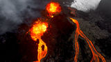 Двата кратера на вулкана Geldingadalur в Исландия ; comments:7