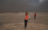 Дъжд и пясъчна буря. Берберски номади в пустинята Сахара, Мароко ; comments:9