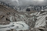 Ледникът Кхумбу и няколко палатки от Базовият лагер на Еверест в далечината ; comments:16
