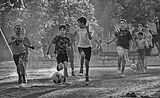 Деца играят вън ; comments:6